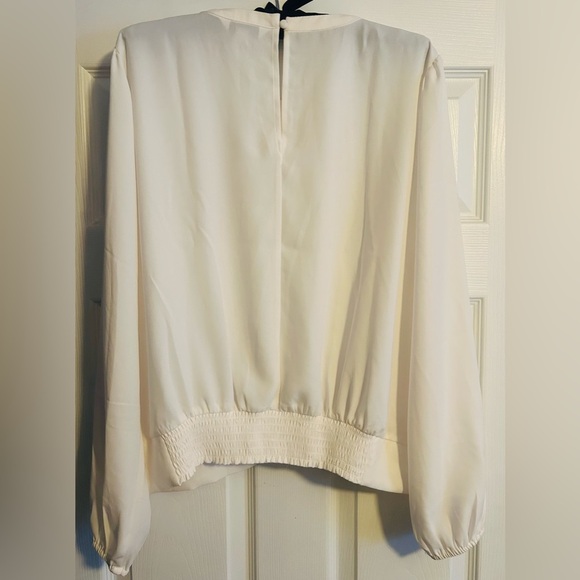 Nine West long sleeve twist front top, white, NWOT, XL - Picture 6 of 7